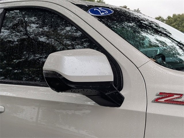 Used 2025 Chevrolet Suburban Z71 w/ Comfort Package image 13