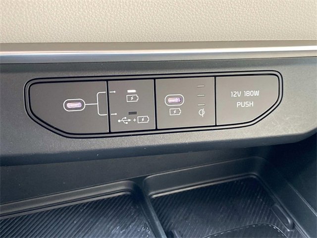 Used 2025 Kia Carnival EX image 28