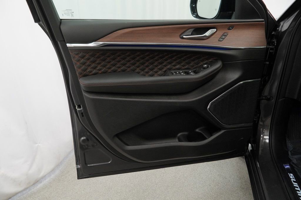 New 2025 Jeep Grand Cherokee L Summit w/ Obsidian Package image 31