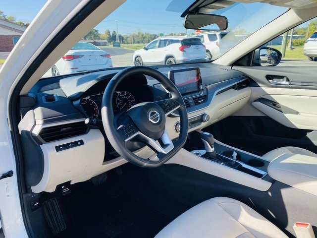 Used 2025 Nissan Altima 2.5 SV image 25