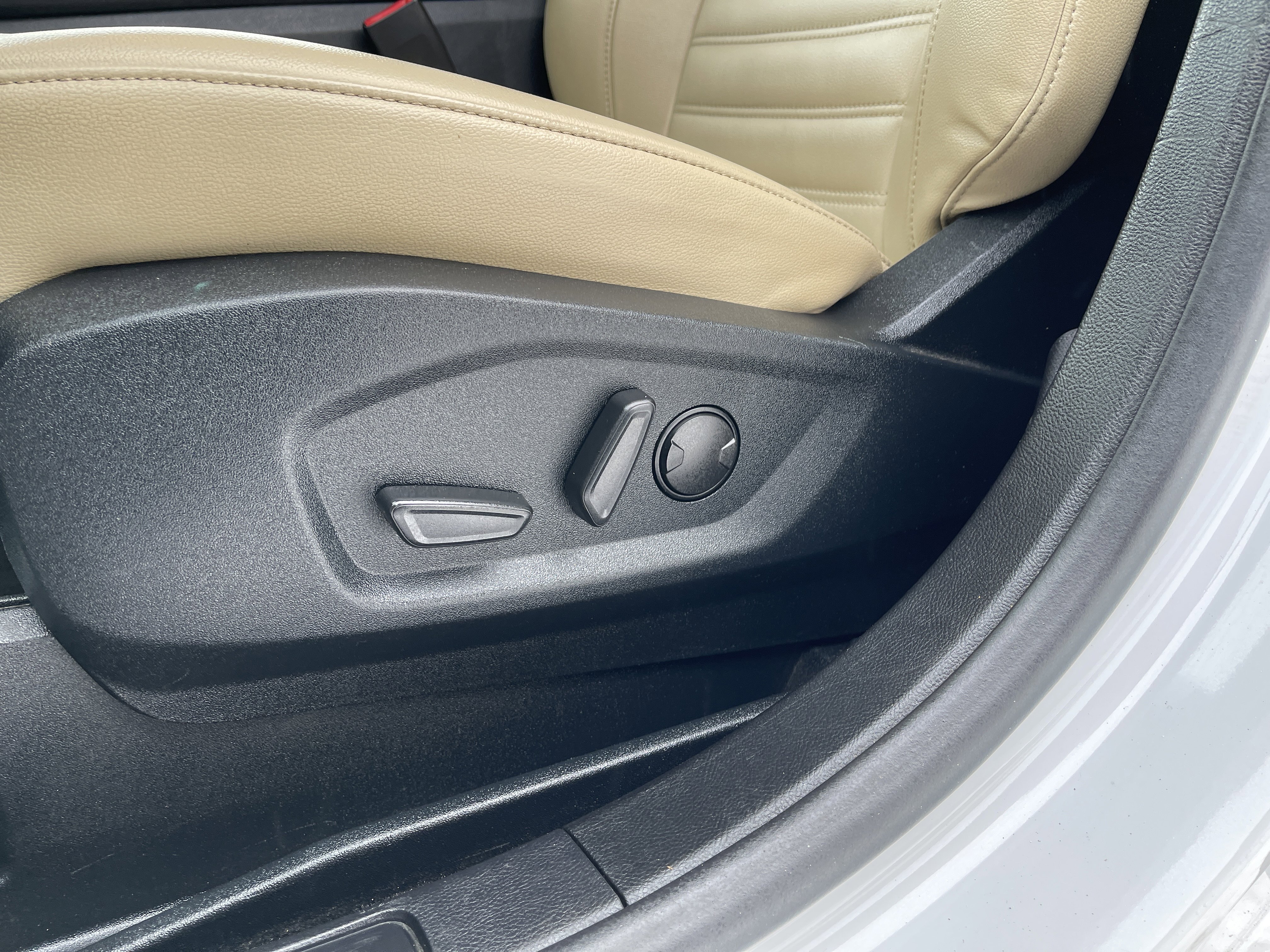 Used 2020 Ford Edge SEL image 13