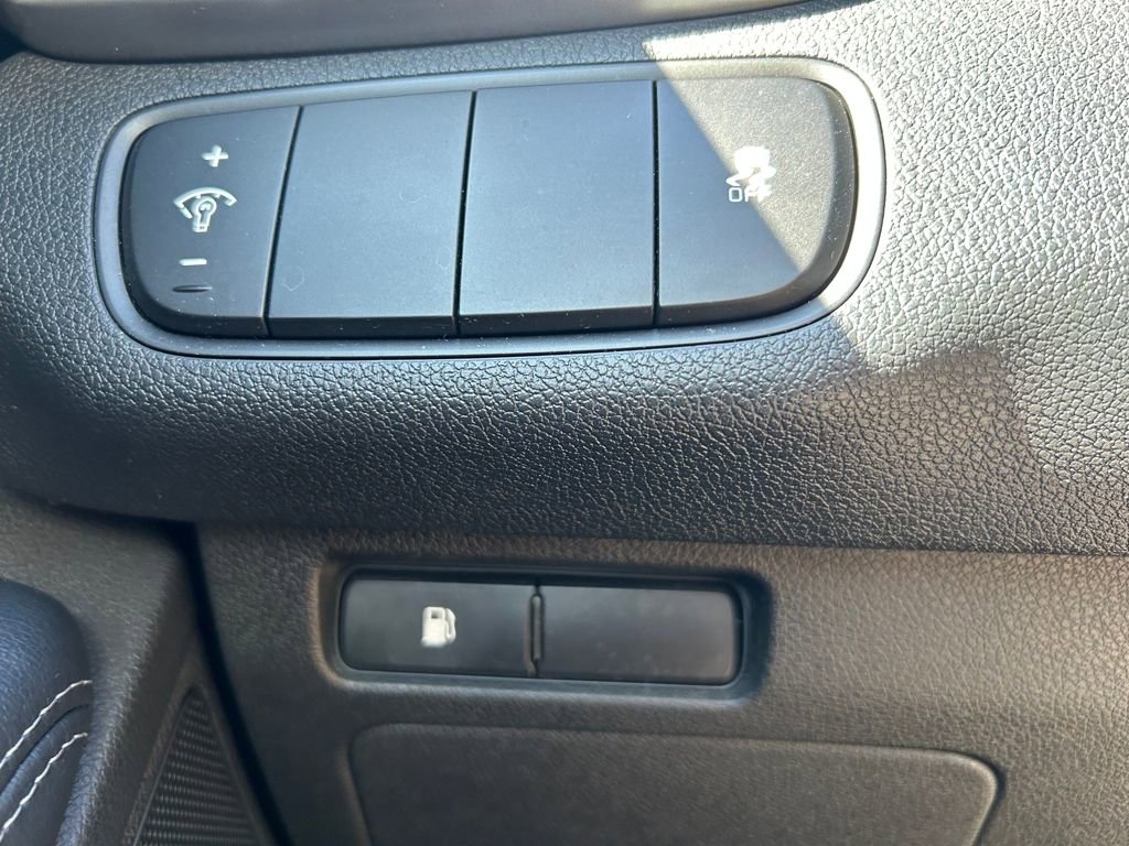 Used 2017 Kia Sorento LX w/ LX Convenience Package image 18