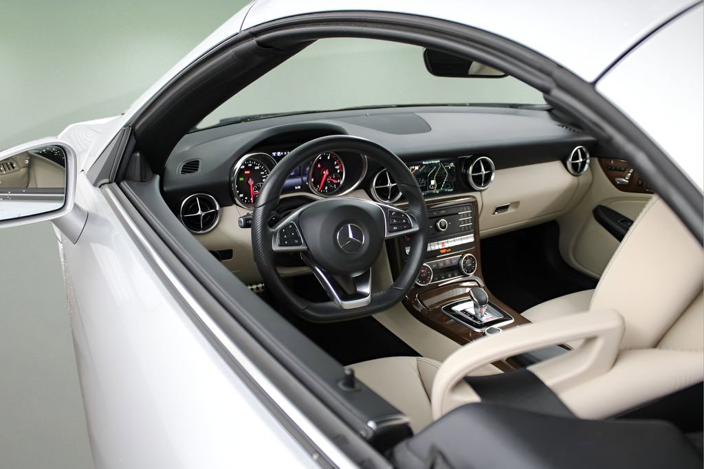 Used 2019 Mercedes-Benz SLC 300 image 28