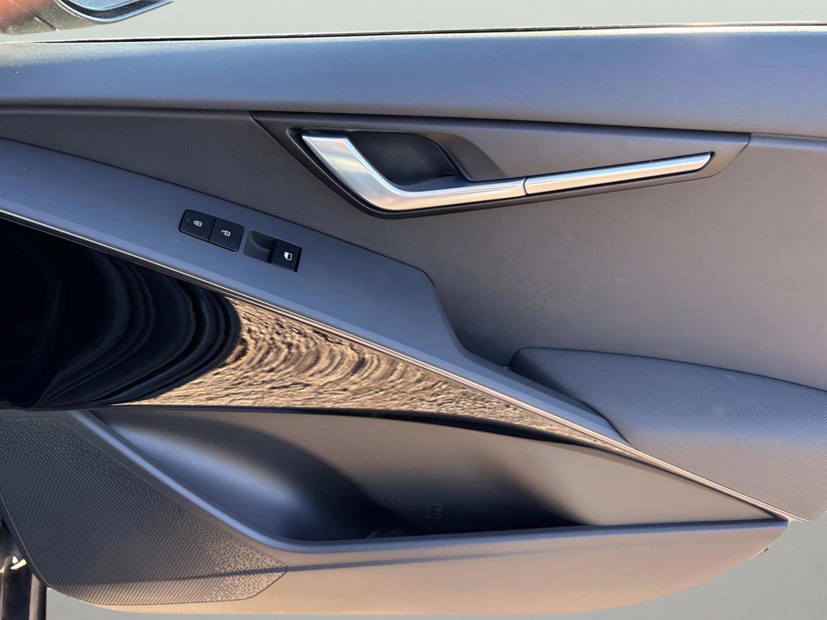 Used 2024 Kia Niro EX w/ EX Cold Weather Package image 24