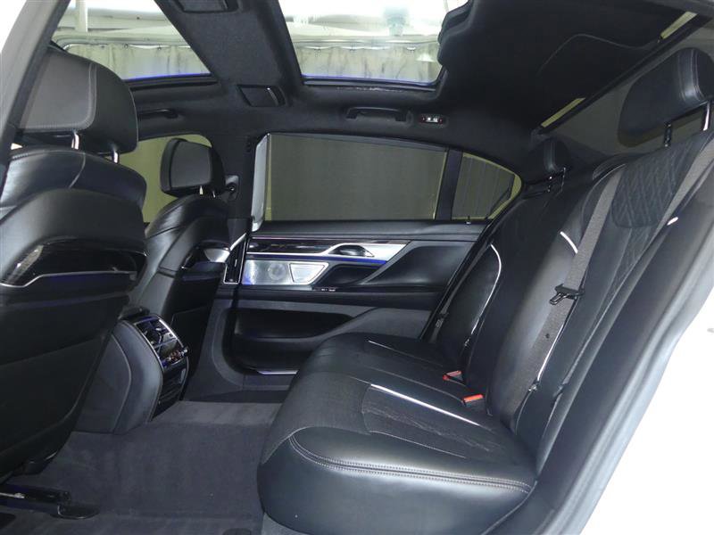 Used 2022 BMW 750i xDrive w/ Executive Package AWD/4WD image 31