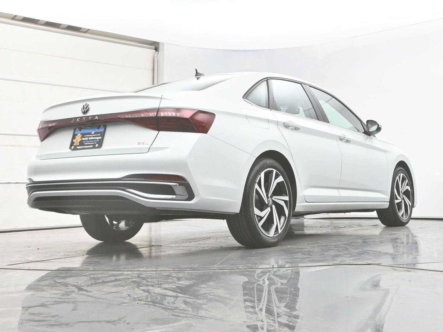 Certified 2026 Volkswagen Jetta SEL FWD image 28