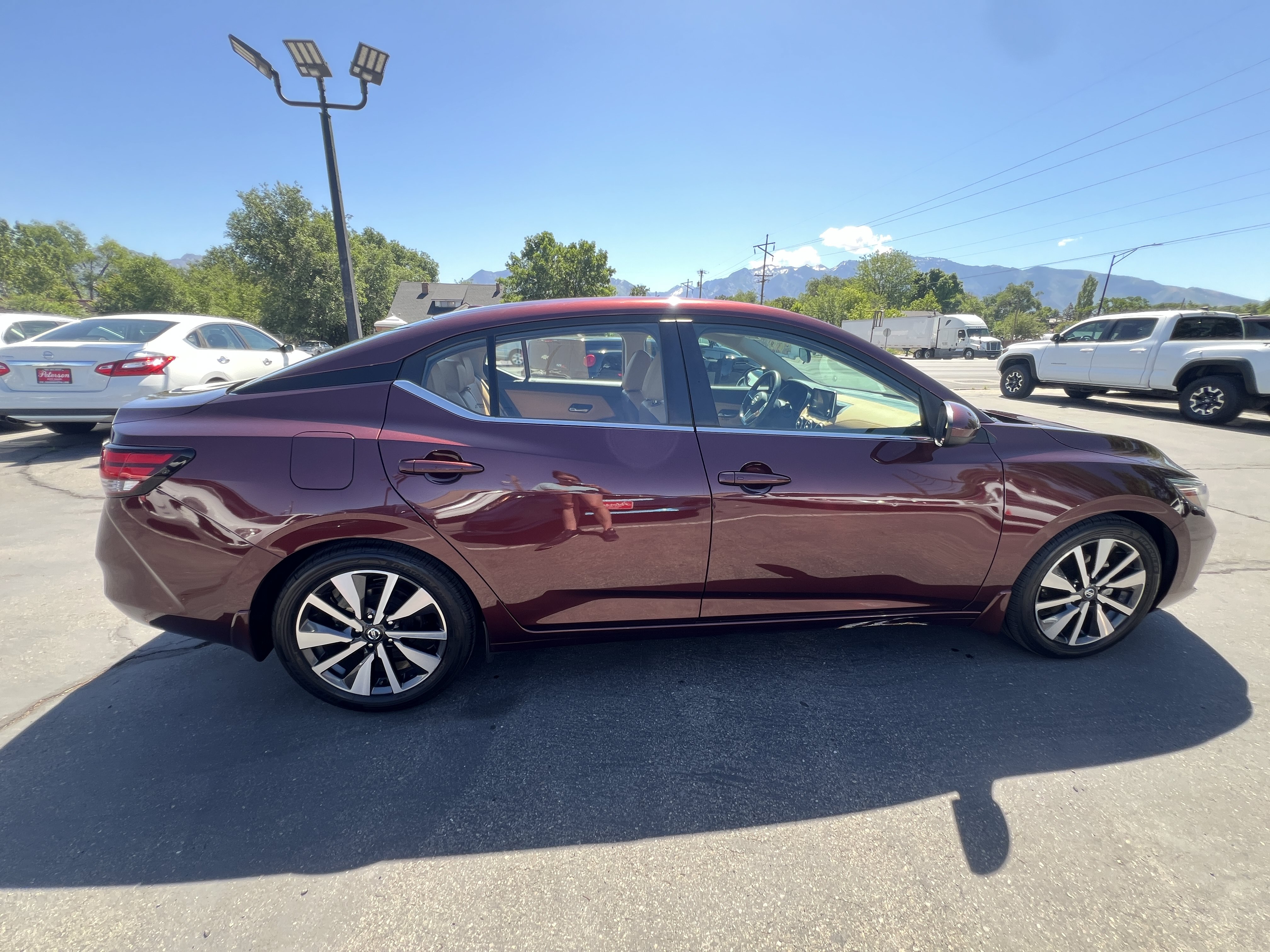 Used 2021 Nissan Sentra SV w/ SV Premium Package FWD image 4