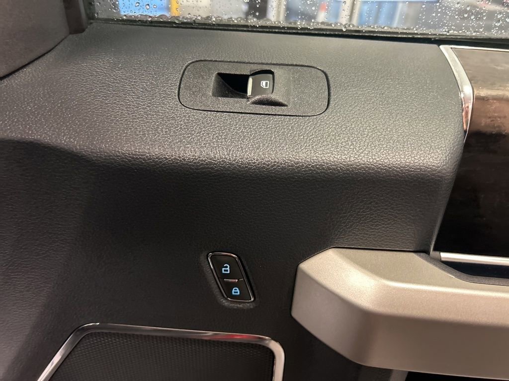 Used 2022 Ford F250 Lariat w/ Black Appearance Package image 43