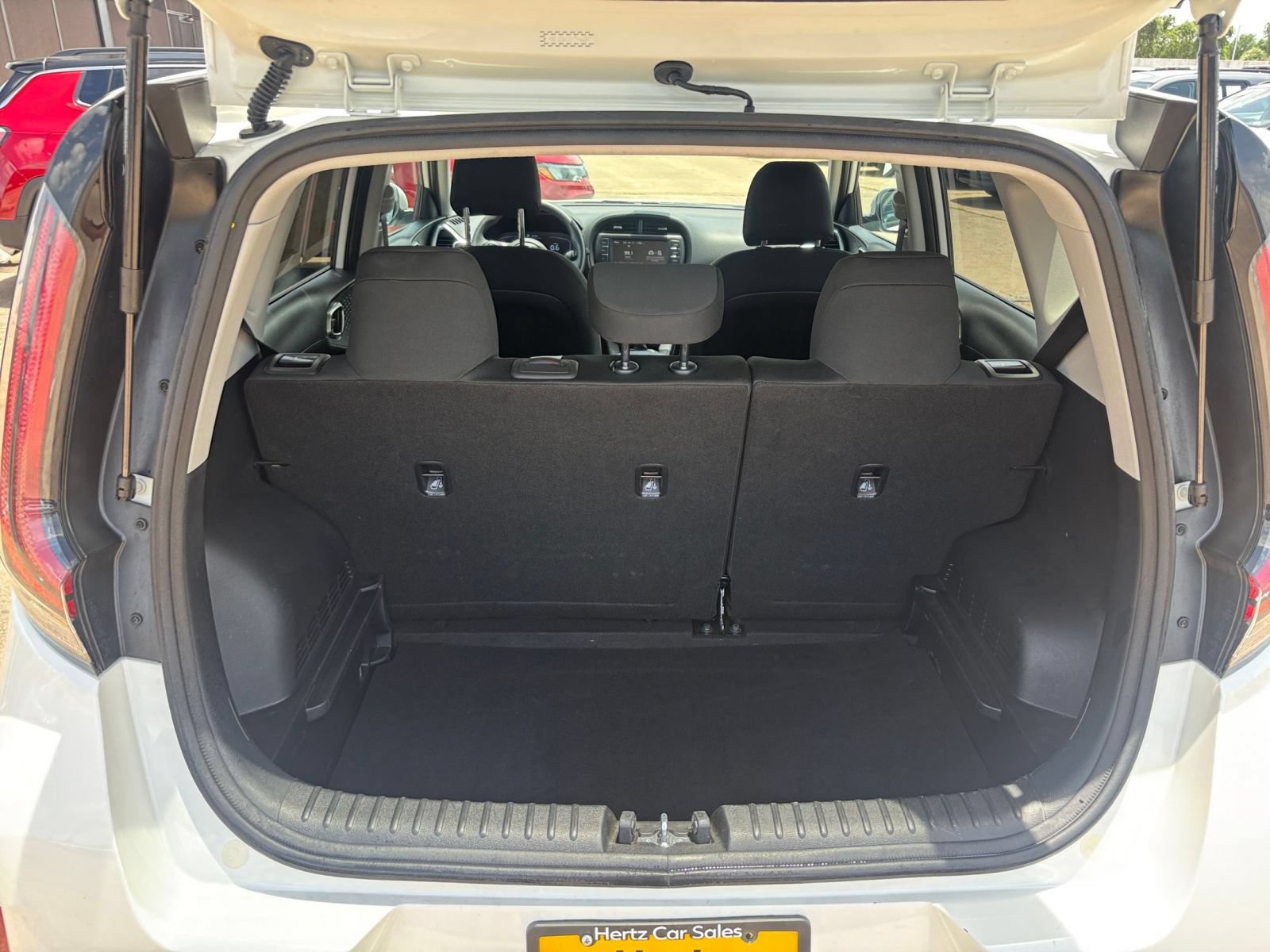 Used 2025 Kia Soul LX w/ LX Technology Package FWD image 29