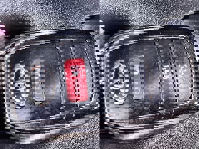 Used 2022 Toyota Corolla Cross XLE image 21