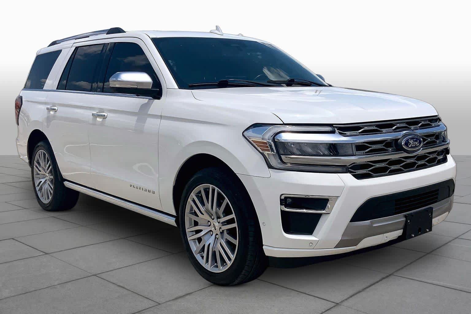 Used 2024 Ford Expedition Platinum RWD image 3
