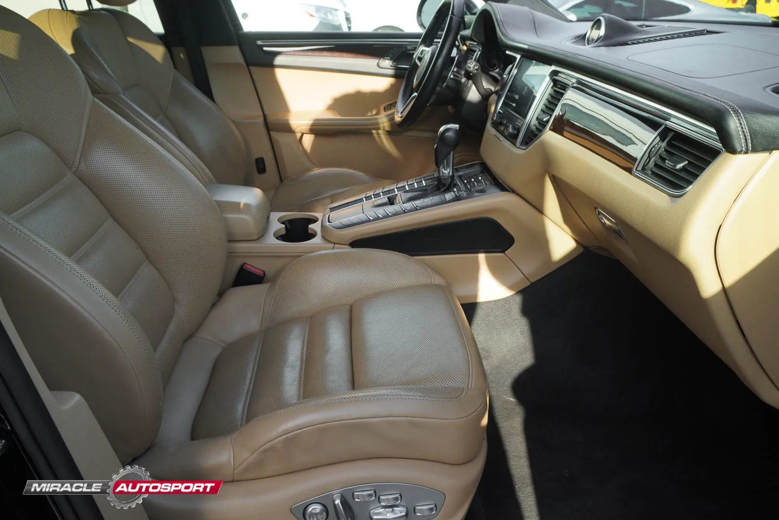 Used 2017 Porsche Macan Turbo image 31