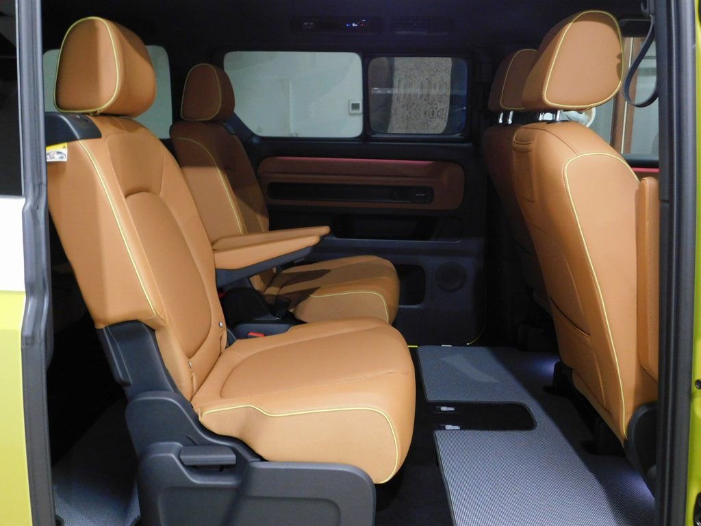 Used 2025 Volkswagen ID. Buzz 1st Edition image 92