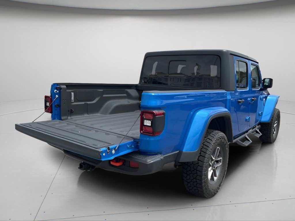 Used 2025 Jeep Gladiator Mojave w/ Convenience Group AWD/4WD image 6