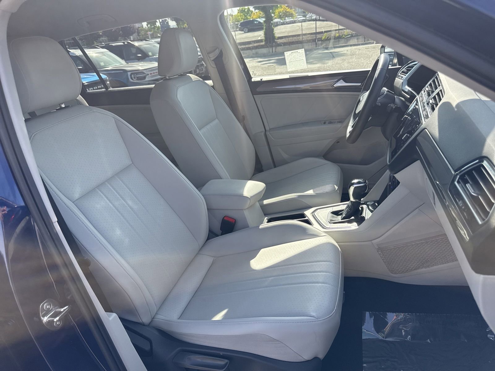 Used 2022 Volkswagen Tiguan SE FWD image 12