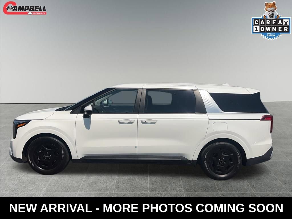 Used 2025 Kia Carnival FWD image 2