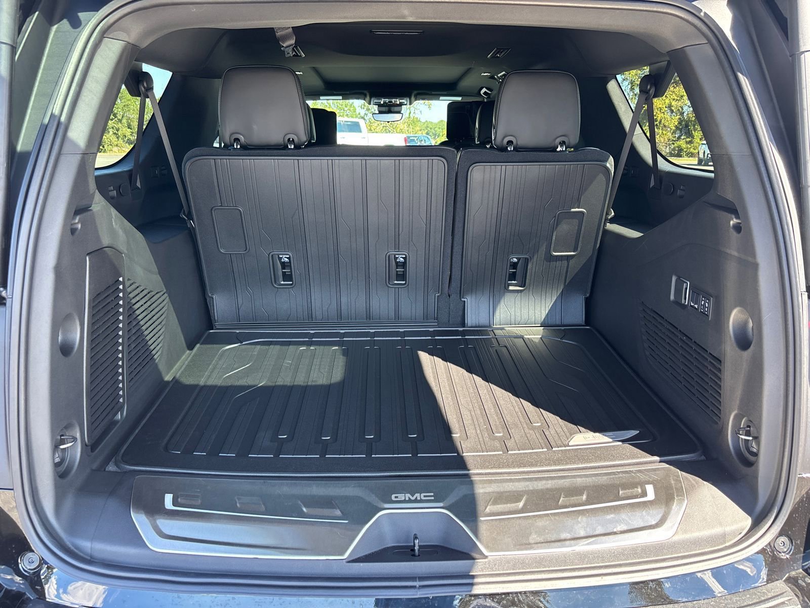 New 2026 GMC Yukon XL AT4 Ultimate w/ LPO, Illumination Package image 36