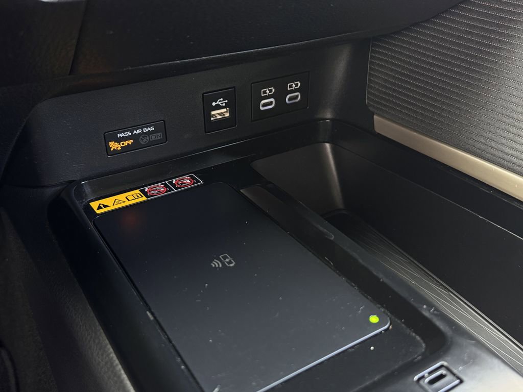 Used 2025 Toyota Camry SE w/ Multimedia Upgrade Package image 21