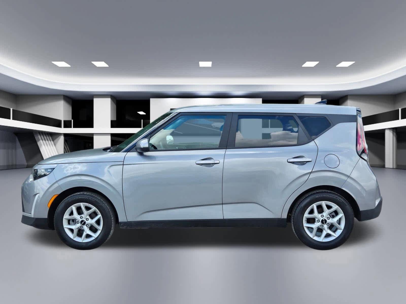 Certified 2025 Kia Soul LX FWD image 2
