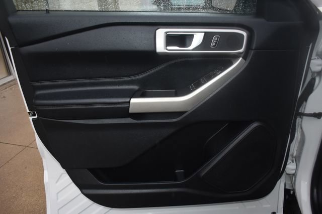 Used 2022 Ford Explorer XLT w/ Equipment Group 202A image 14