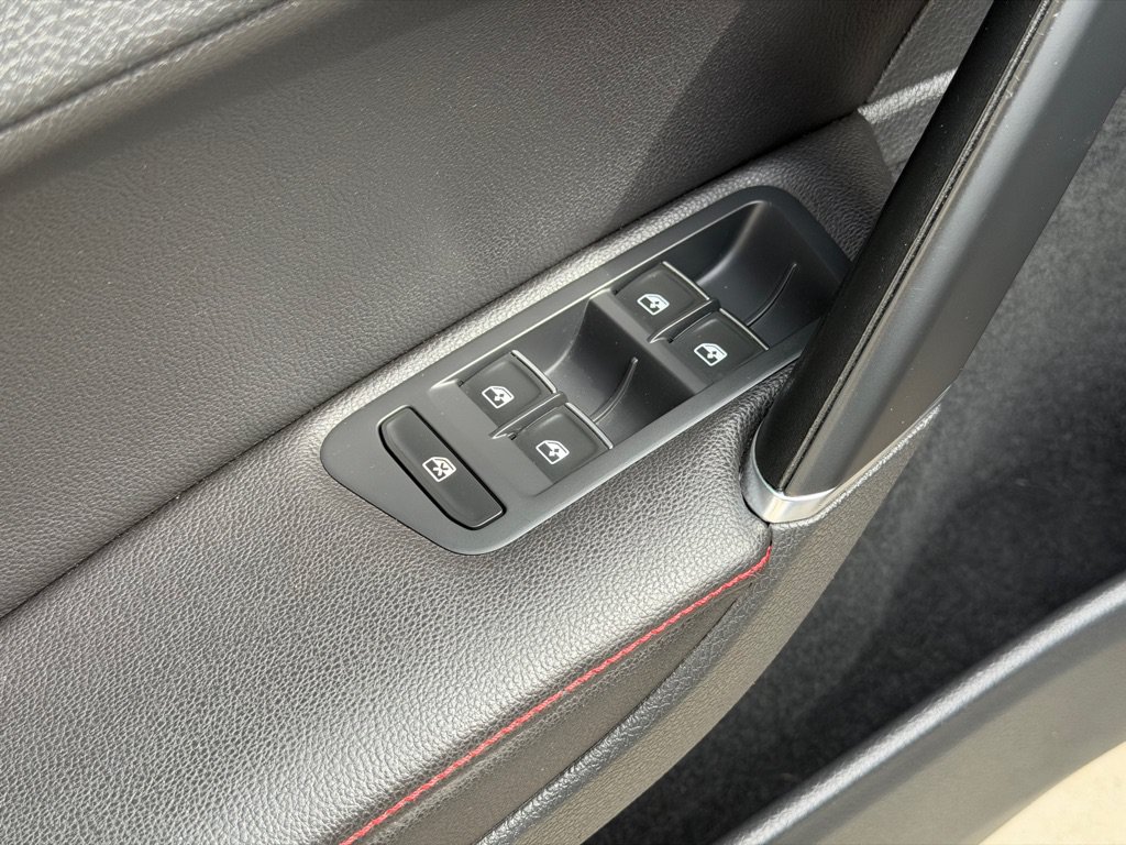 Used 2017 Volkswagen GTI SE FWD image 19