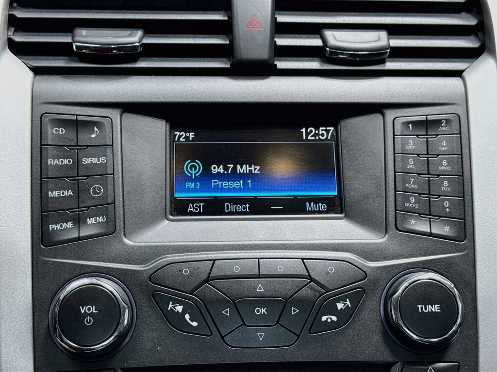 Used 2016 Ford Fusion SE FWD image 13