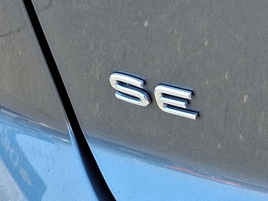 Used 2023 Volkswagen Atlas Cross Sport SE image 31