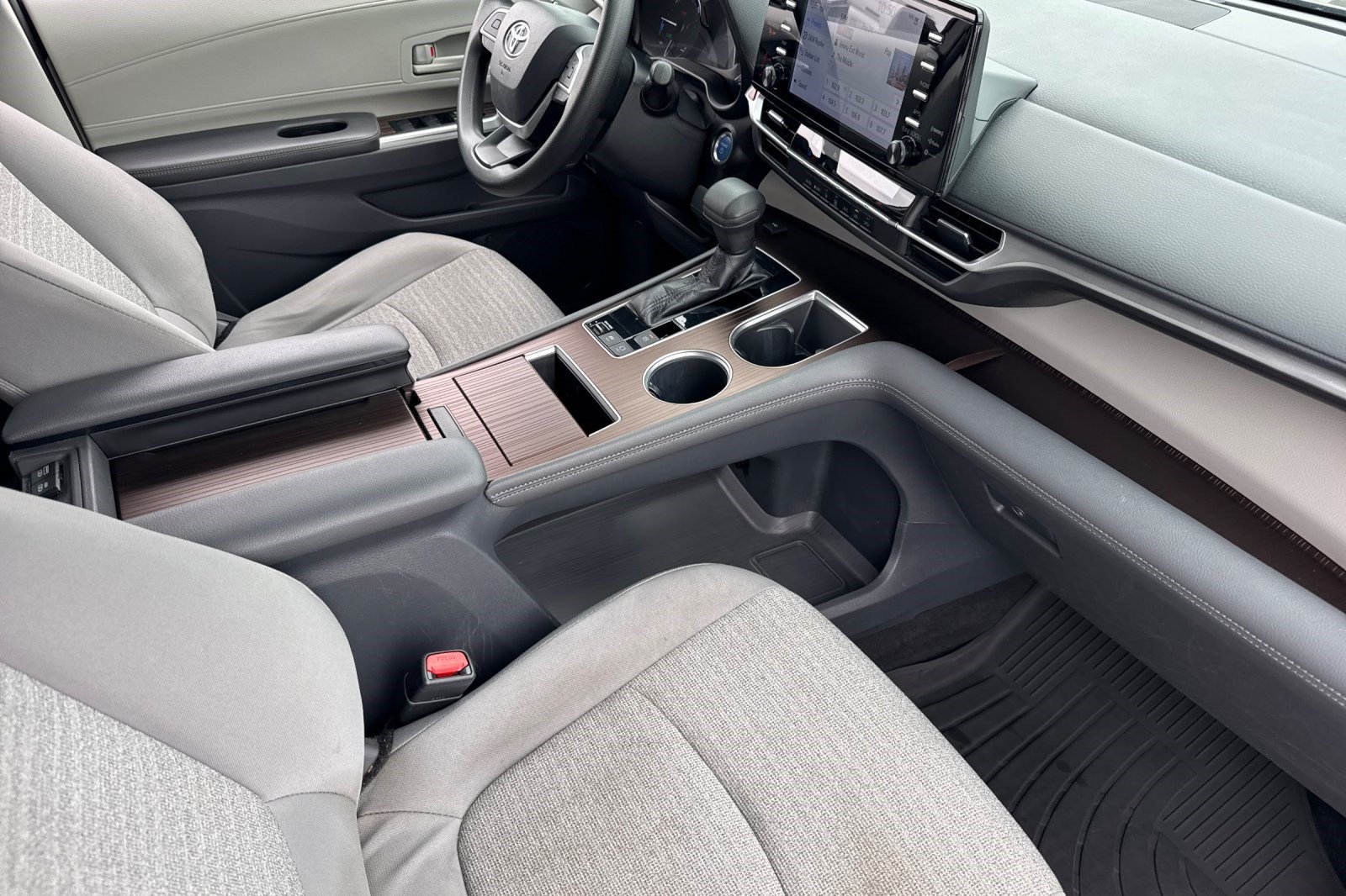 Certified 2021 Toyota Sienna LE FWD image 35