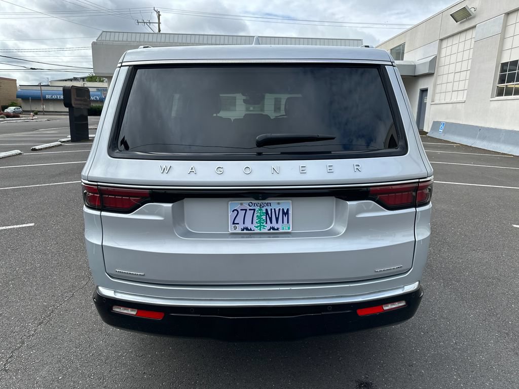 Used 2022 Jeep Wagoneer Series II AWD/4WD image 5