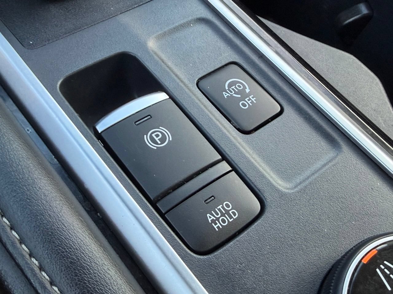 Certified 2025 Nissan Pathfinder SV w/ SV Premium Package AWD/4WD image 23