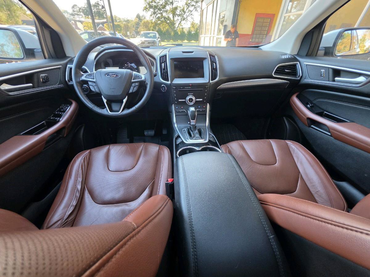 Used 2017 Ford Edge Titanium w/ Equipment Group 302A AWD/4WD image 9