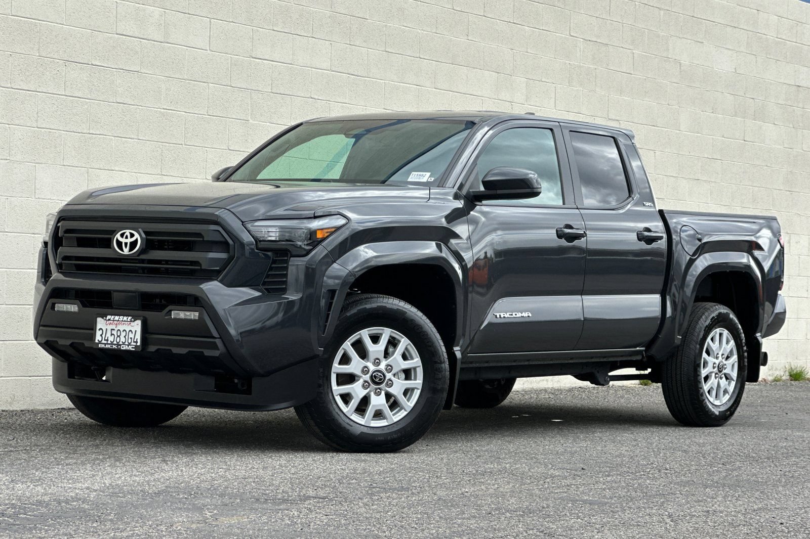 Used 2025 Toyota Tacoma SR5 AWD/4WD image 8