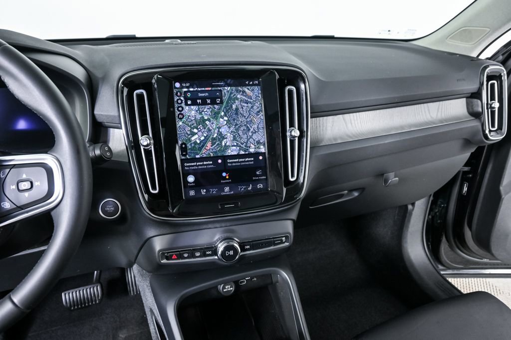 Certified 2023 Volvo XC40 B4 Plus w/ Driver Assist Package image 15