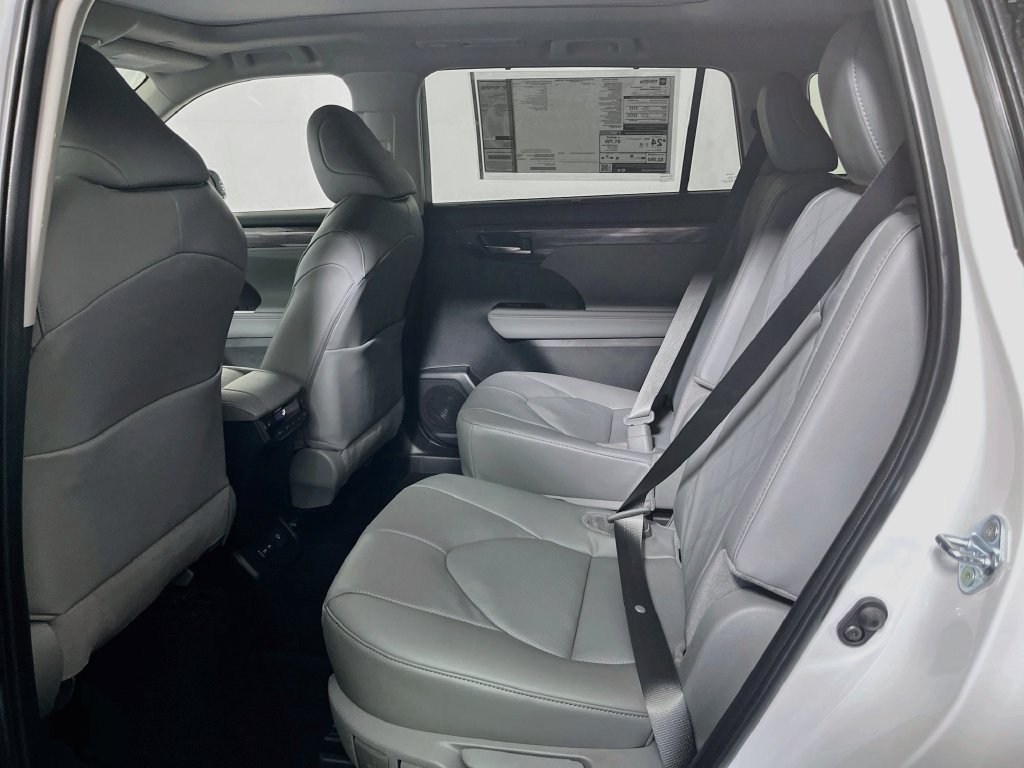 New 2026 Toyota Highlander Platinum AWD/4WD image 25
