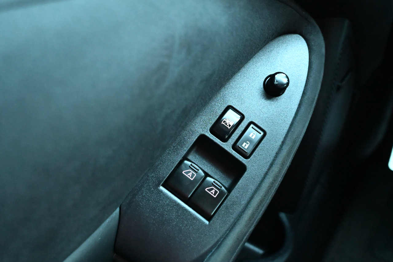 Used 2014 Nissan 370Z Touring w/ Sport Package image 17