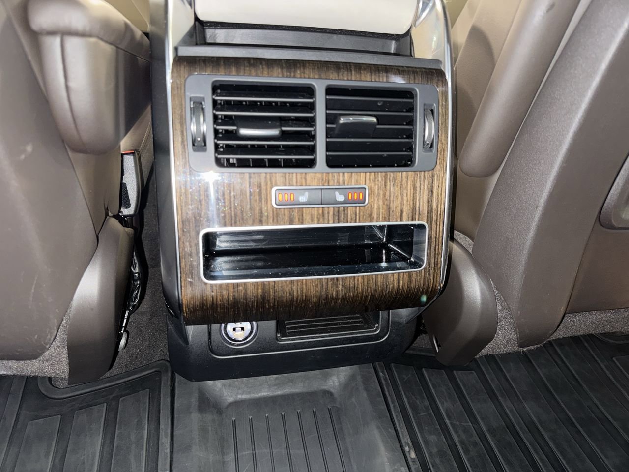 Used 2017 Land Rover Range Rover Sport HSE image 32