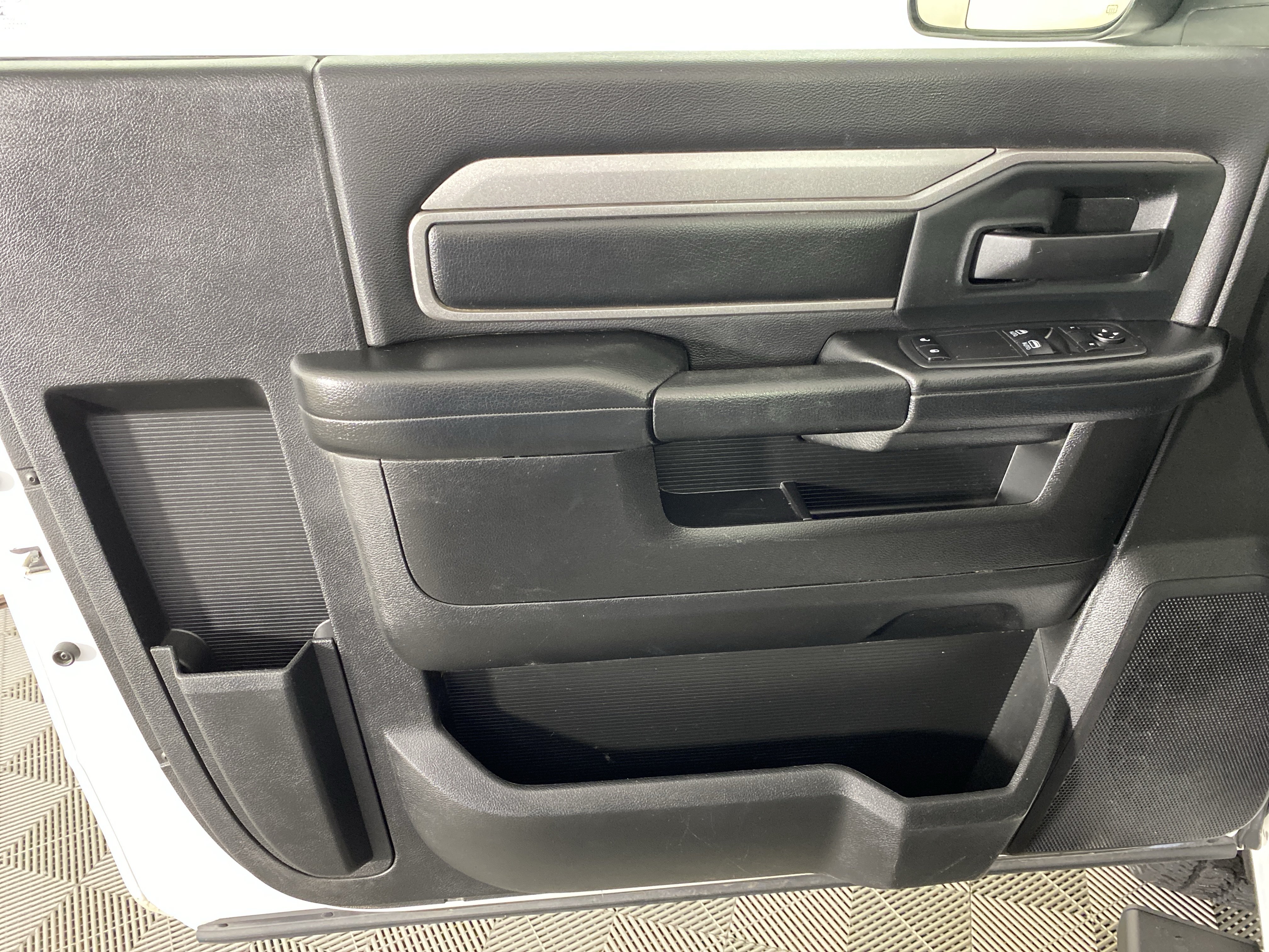 Used 2020 RAM 2500 Tradesman w/ Chrome Appearance Group AWD/4WD image 11
