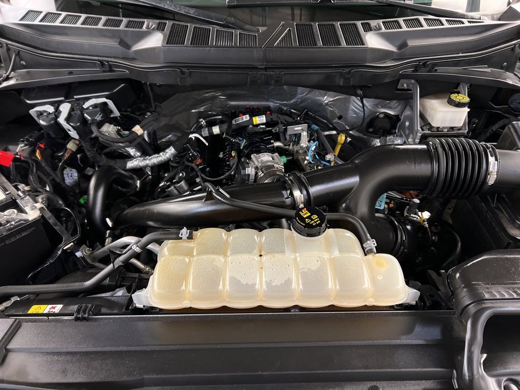 Certified 2022 Ford F150 XLT w/ Equipment Group 302A High image 40