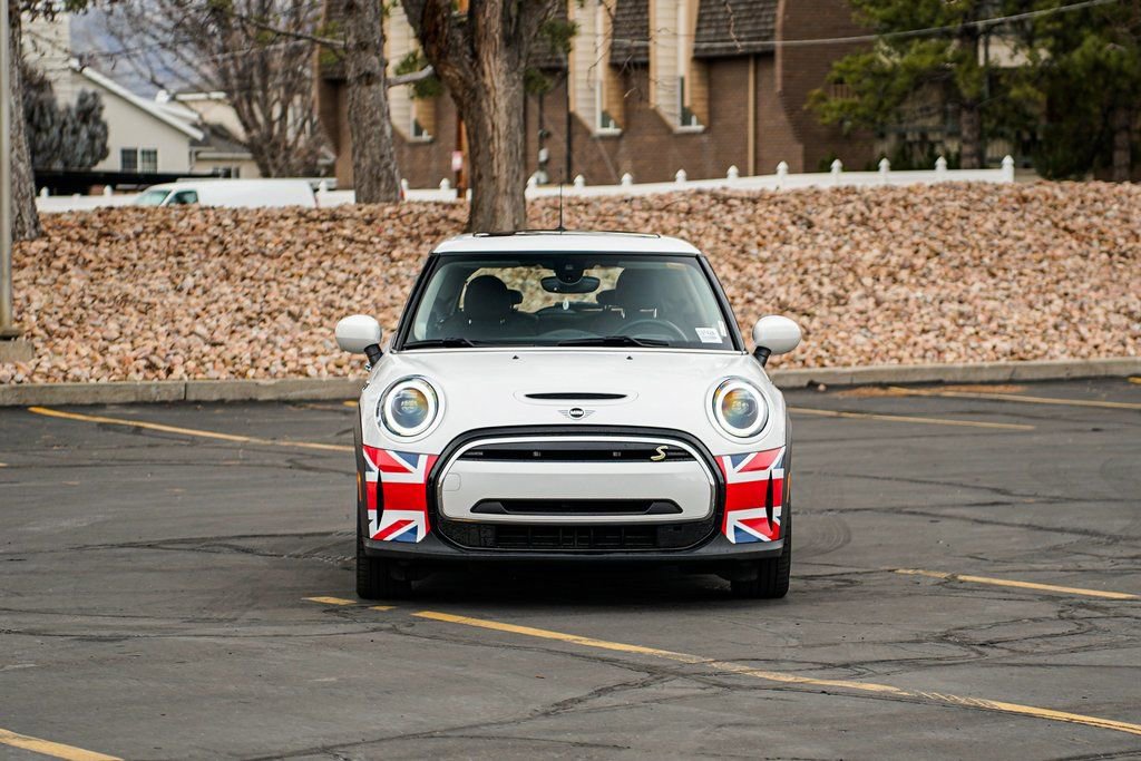 Certified 2024 MINI Cooper SE image 2