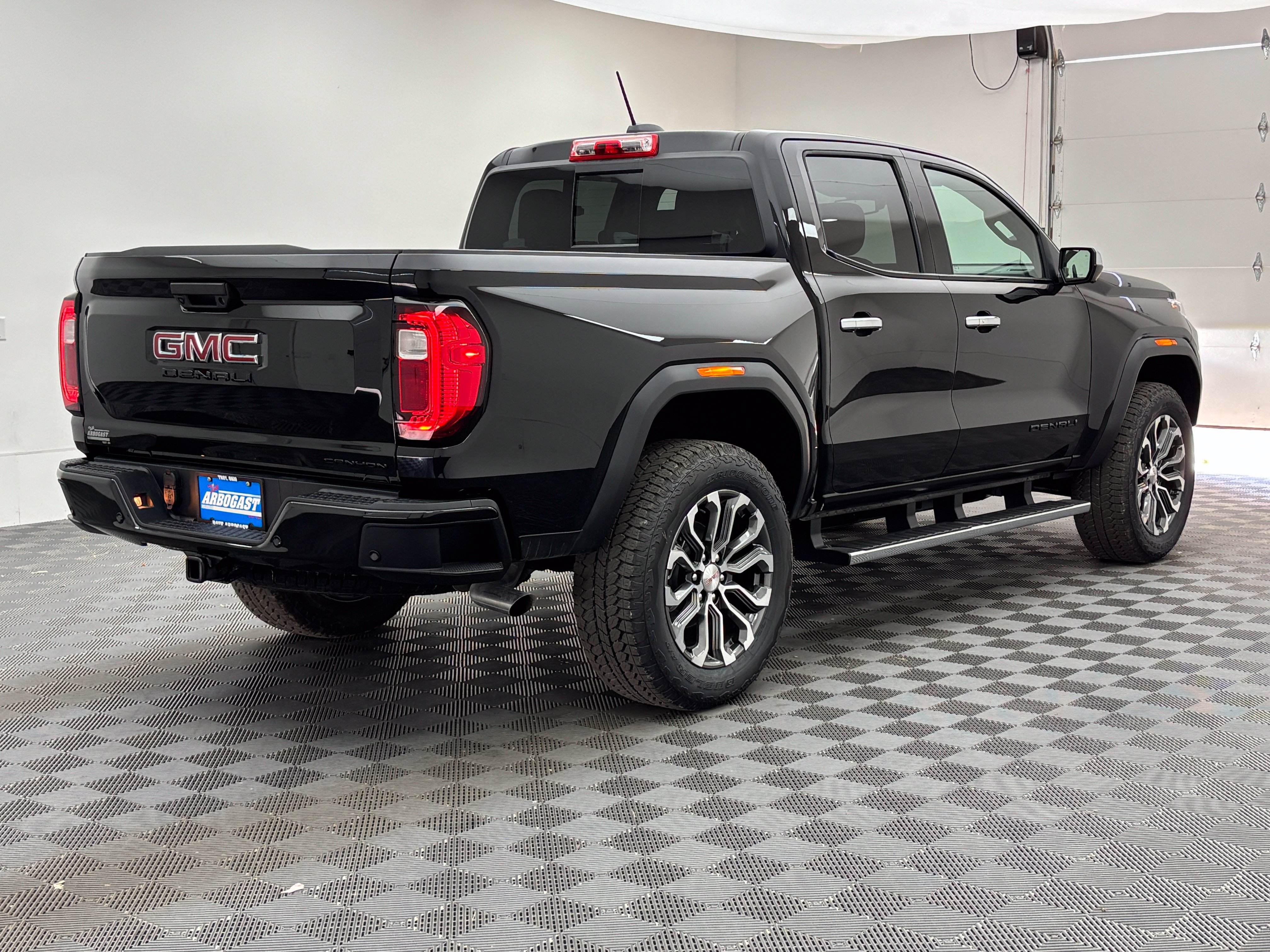 New 2026 GMC Canyon Denali w/ LPO, Black Badging Package AWD/4WD image 8
