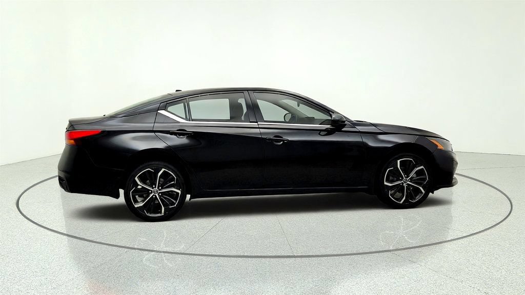 Used 2023 Nissan Altima 2.5 SR w/ SR Premium Package AWD/4WD image 4