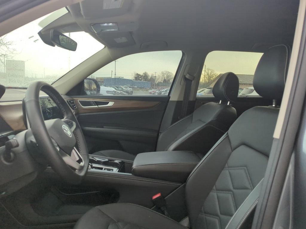 Used 2025 Volkswagen Atlas SE image 6