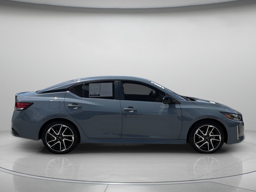 Used 2024 Nissan Sentra SR FWD image 2