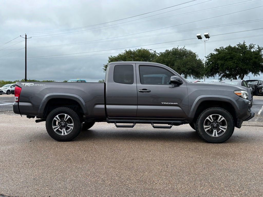 Used 2016 Toyota Tacoma TRD Sport w/ Towing Package RWD image 4