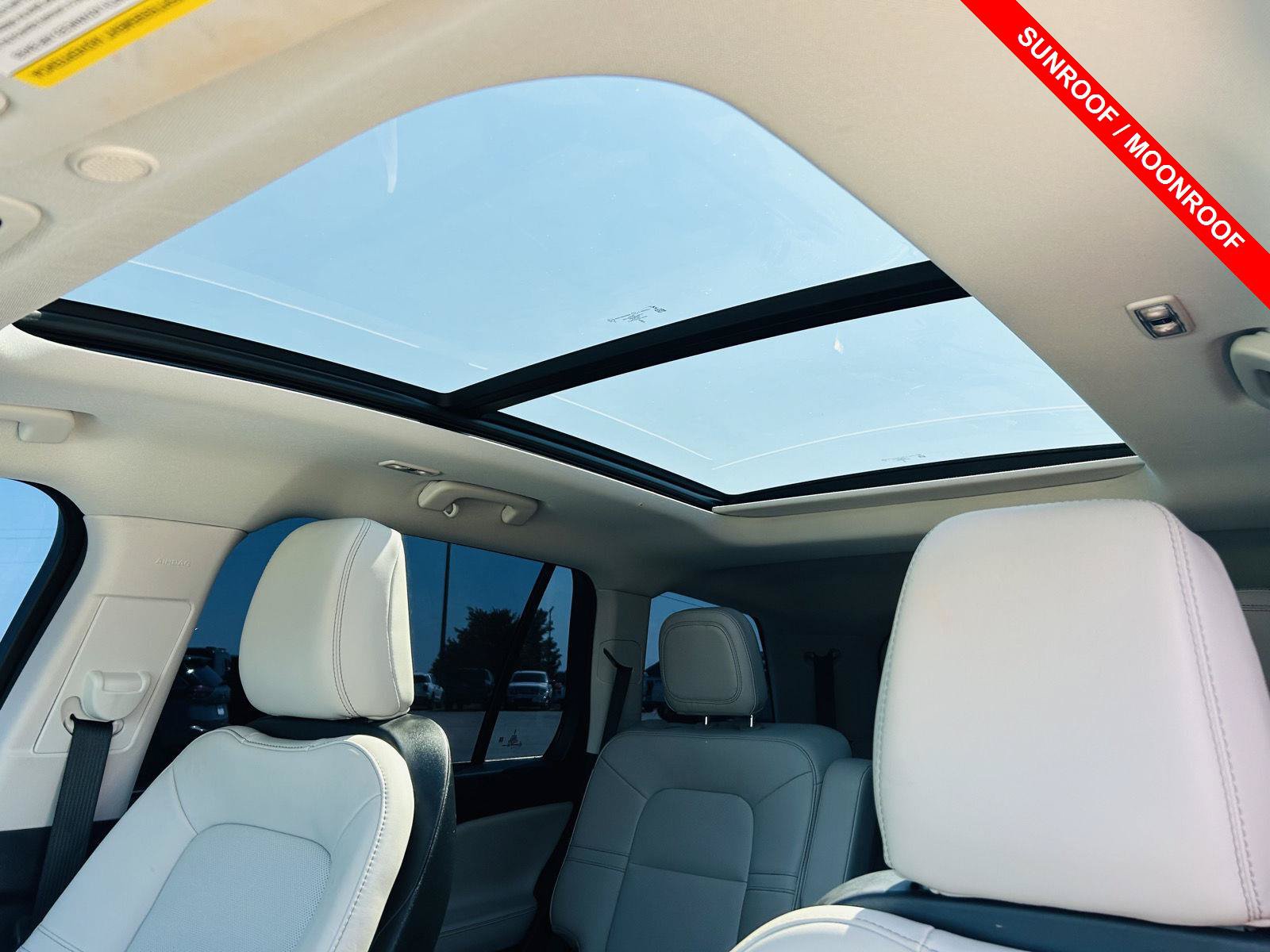 Used 2025 Lincoln Aviator AWD image 4