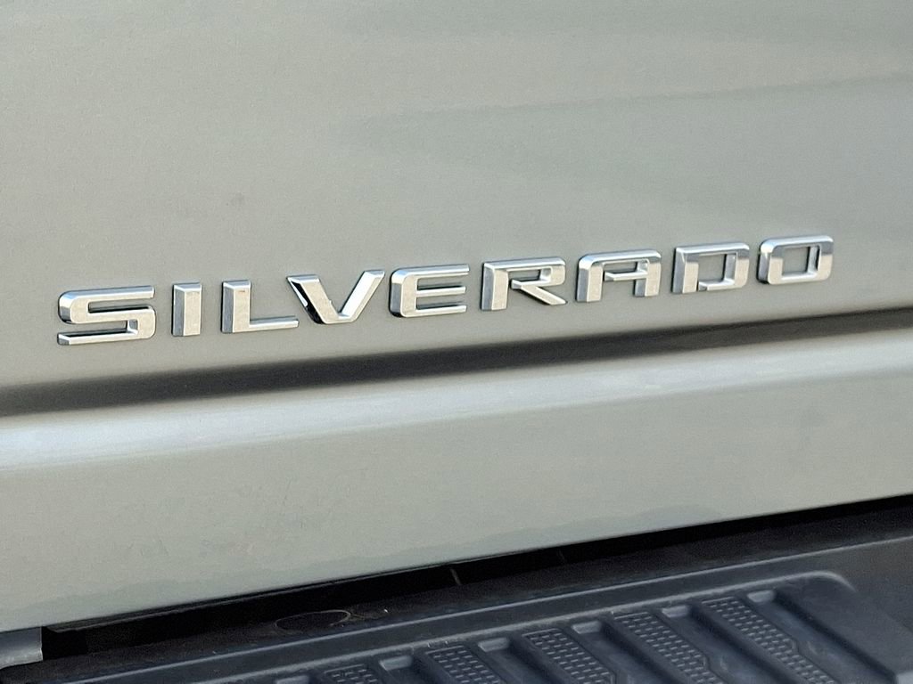 Used 2025 Chevrolet Silverado 3500 LTZ w/ LTZ Convenience Package image 34