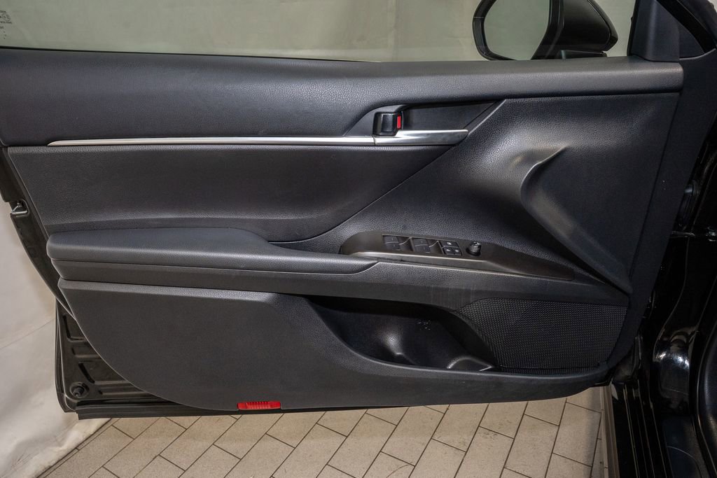 Used 2024 Toyota Camry SE image 10