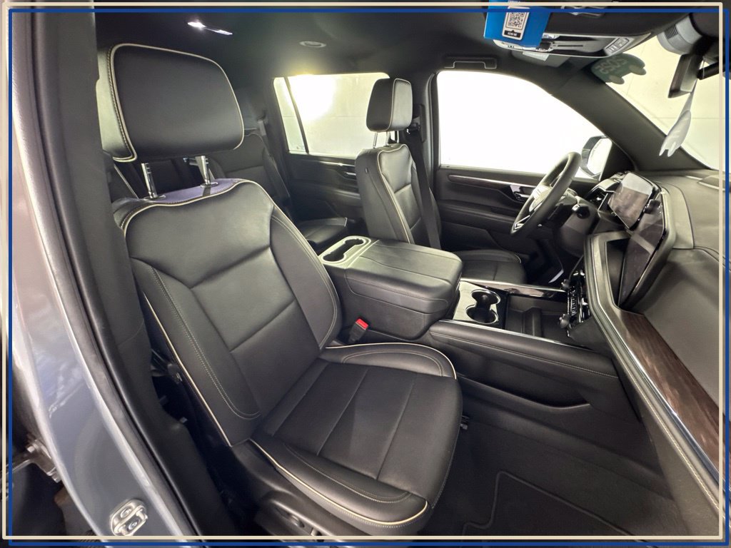 Certified 2025 Chevrolet Suburban Premier AWD/4WD image 39