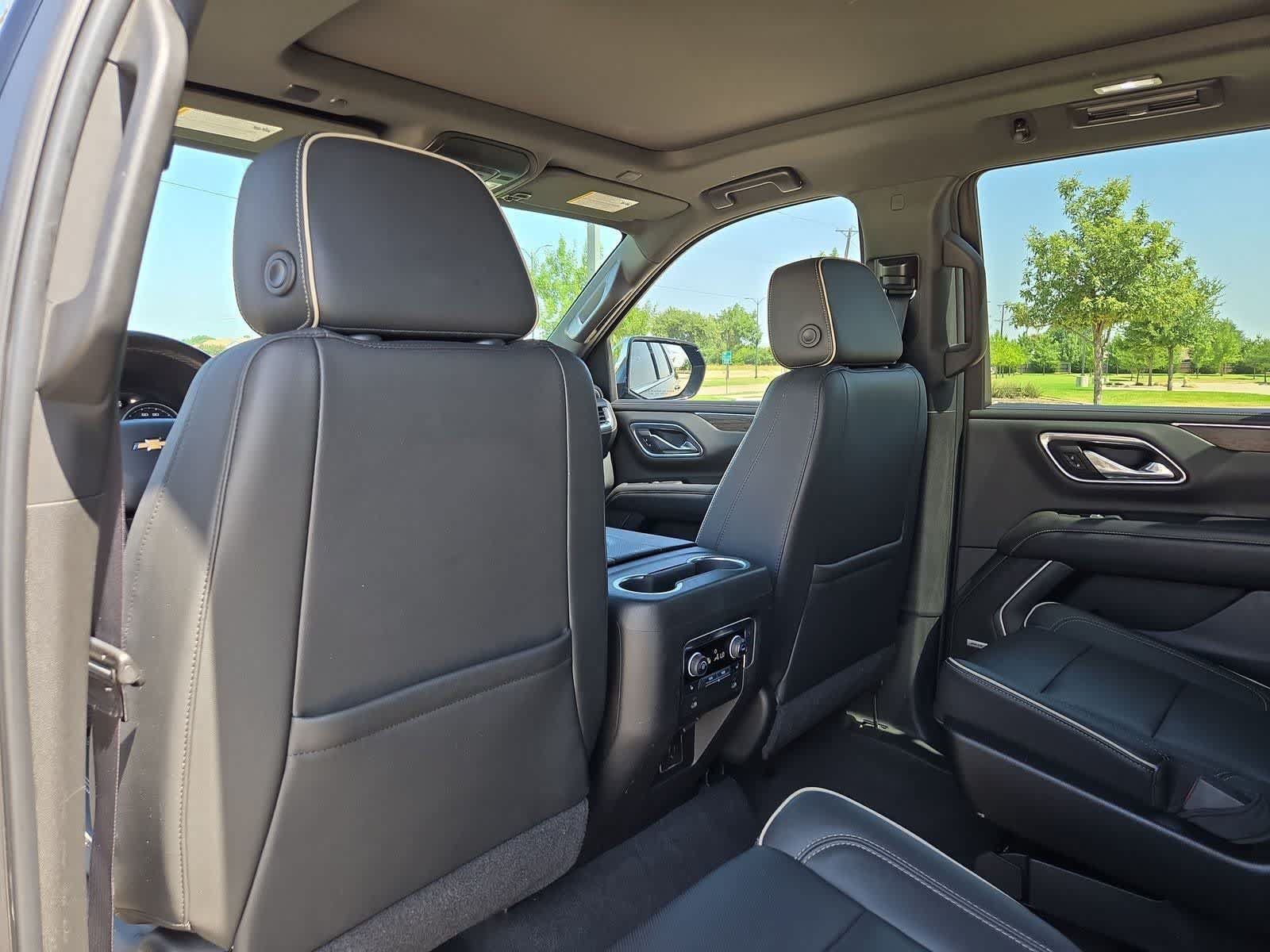 Used 2021 Chevrolet Tahoe Premier w/ Premium Package AWD/4WD image 16