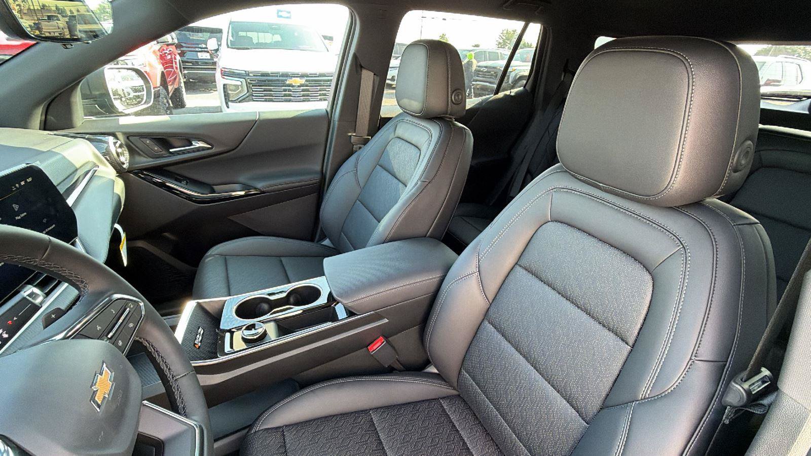 New 2026 Chevrolet Equinox LT w/ Convenience Package II FWD image 4